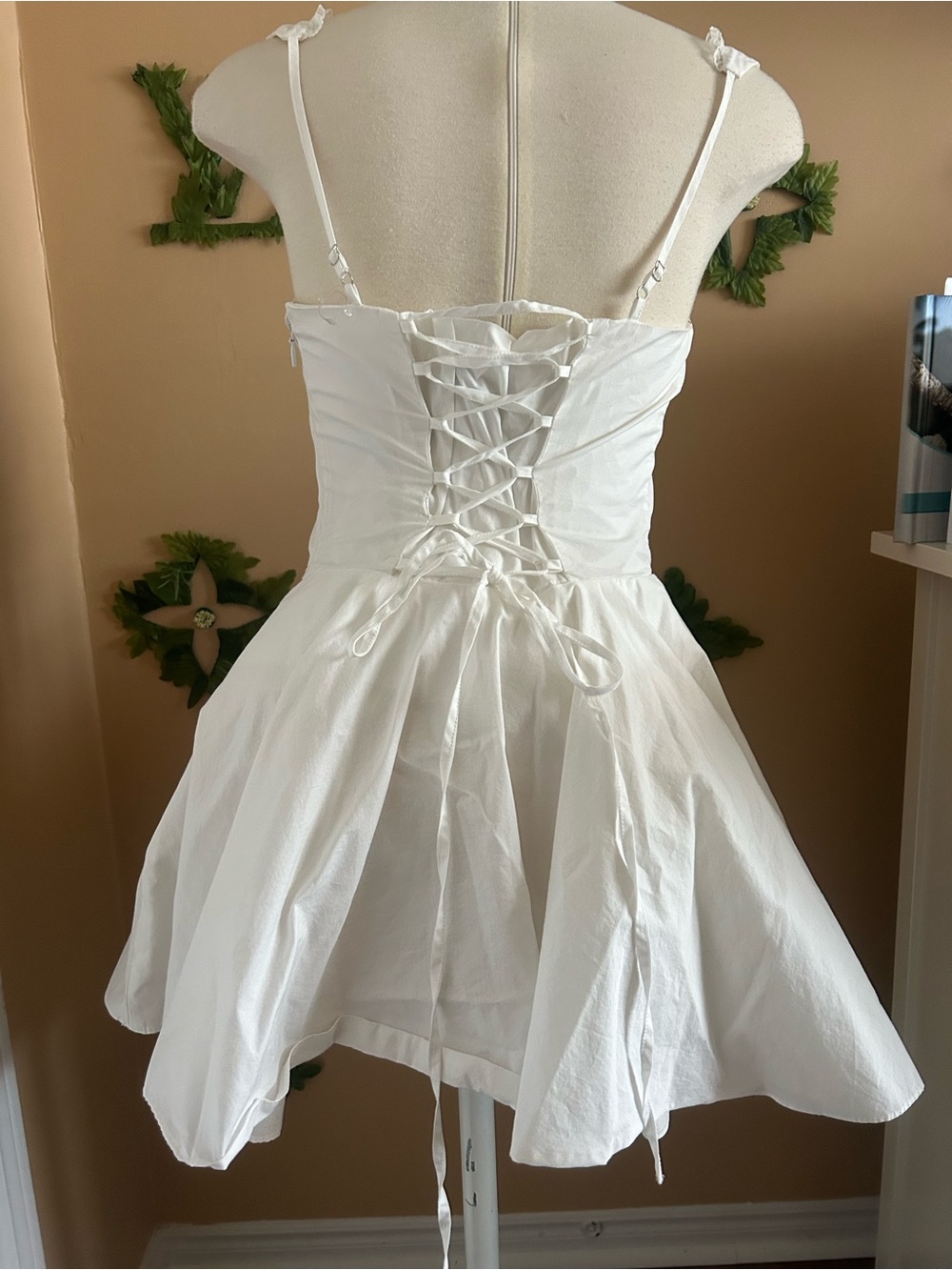 White Corset Mini Dress with Sweetheart Neckline - Picture 4 of 6
